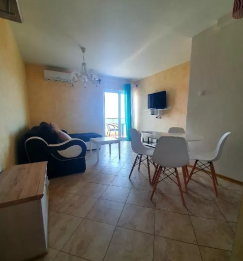 Tiny one-bedroom apartment with seaview in Petrovac, 36 m²