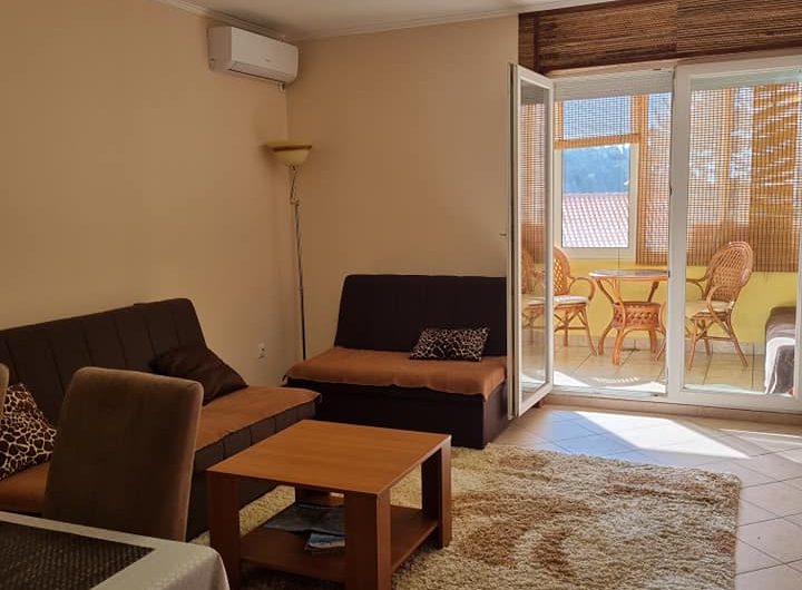 One-bedroom apartment with garden and seaview in Petrovac, 67 m²