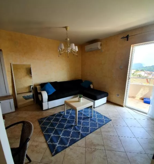 Tiny one-bedroom apartment with seaview in Petrovac, 36 m²