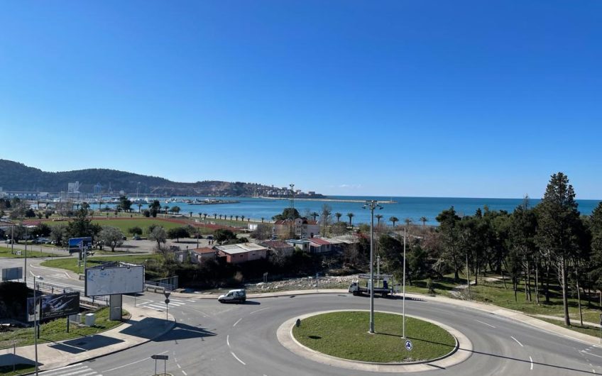 Large penthouse in Šušanj with seaview, jacuzzi and sauna, 144 m²
