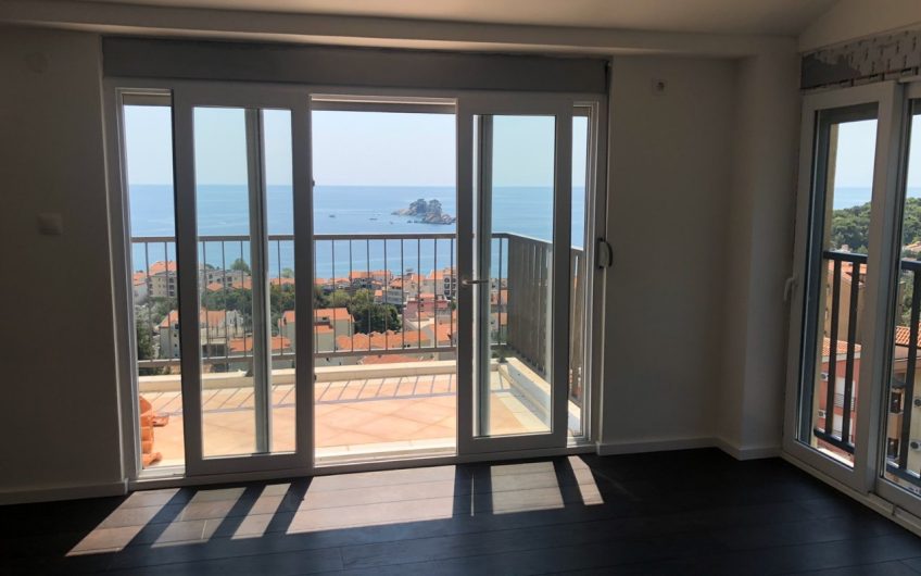 Two-bedroom apartment with seaview in Petrovac, 84 m²