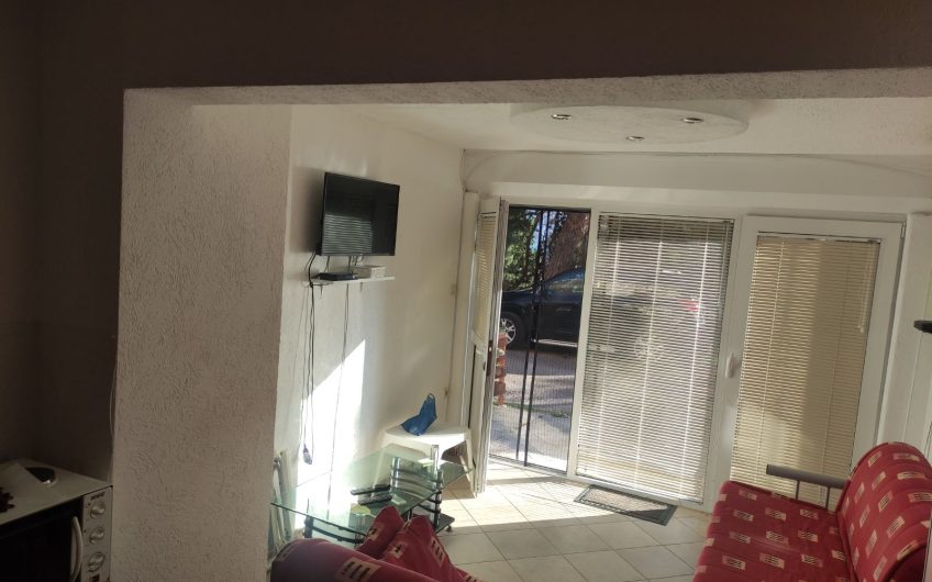 Three studios in new building in Petrovac, 66 m²