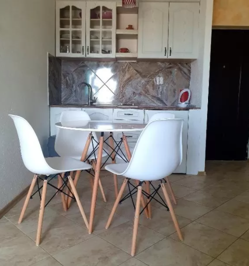 Tiny one-bedroom apartment with seaview in Petrovac, 36 m²