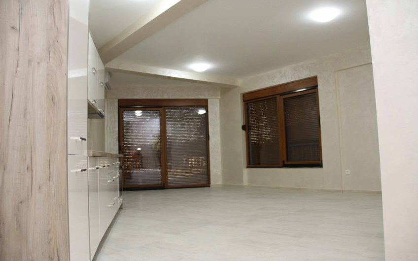 Two-bedroom apartment in Petrovac with garage, 76 m²