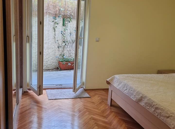 One-bedroom apartment with garden and seaview in Petrovac, 67 m²