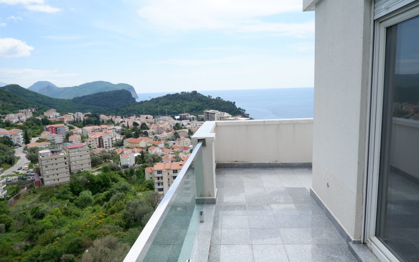 Large two-bedroom apartment with beautiful panoramic seaview and pool in Petrovac, 128 m²