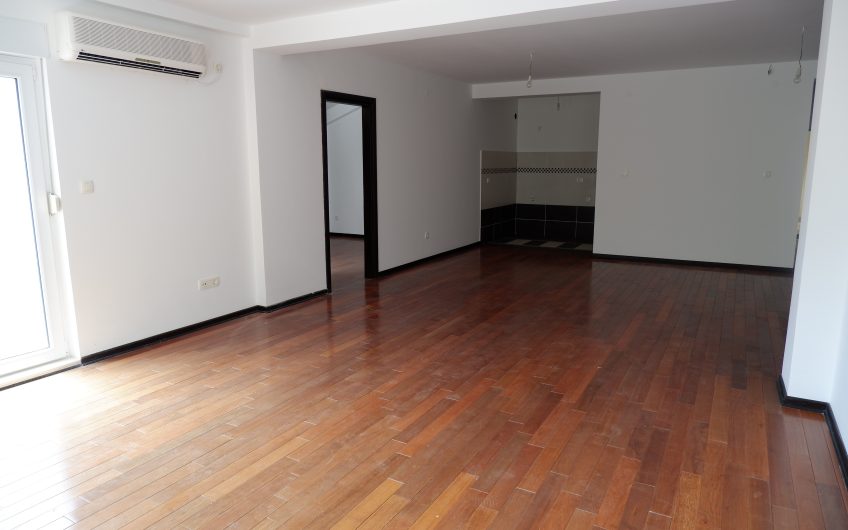 Large two-bedroom apartment with beautiful panoramic seaview and pool in Petrovac, 128 m²