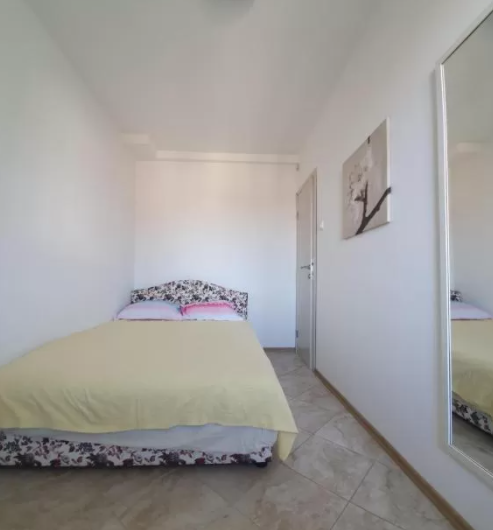 Tiny one-bedroom apartment with seaview in Petrovac, 36 m²