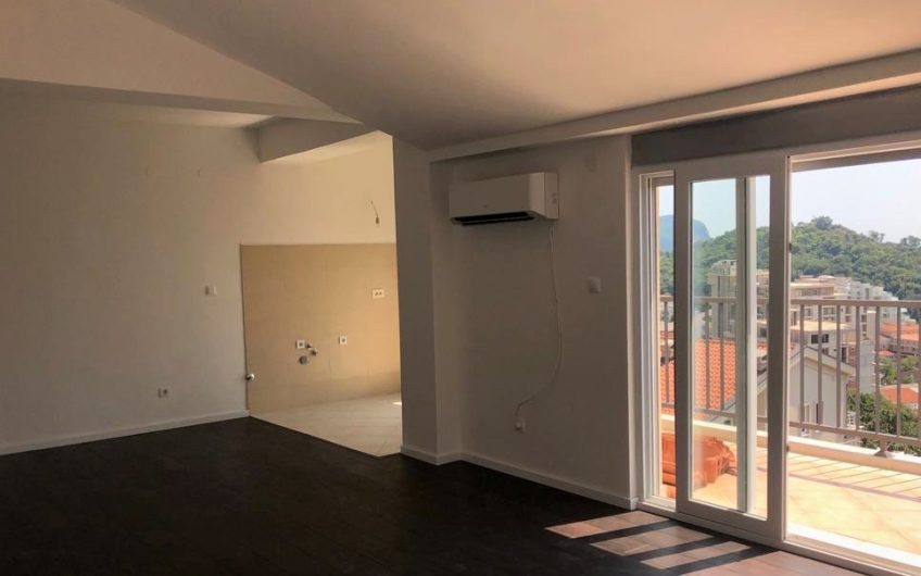 Two-bedroom apartment in Petrovac, 84 m²