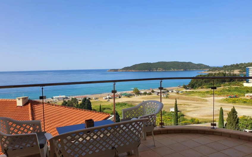 Large two-bedroom apartment with seaview and pool in Bečići, 93 m²